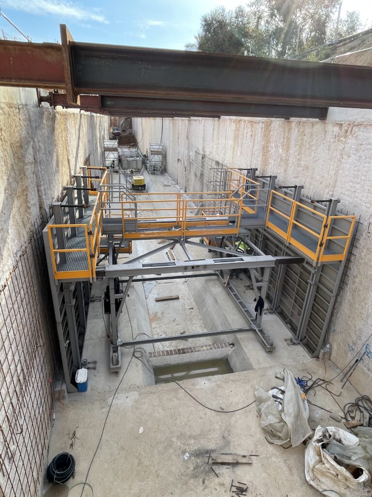 ENCOFRADO PARA REVESTIMIENTO HASTIALES DE COLECTOR